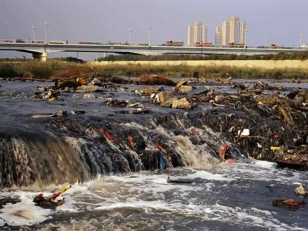 Fen river pollution. Image by National Geographic.